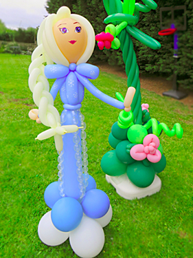 Elsa balloon sculpture